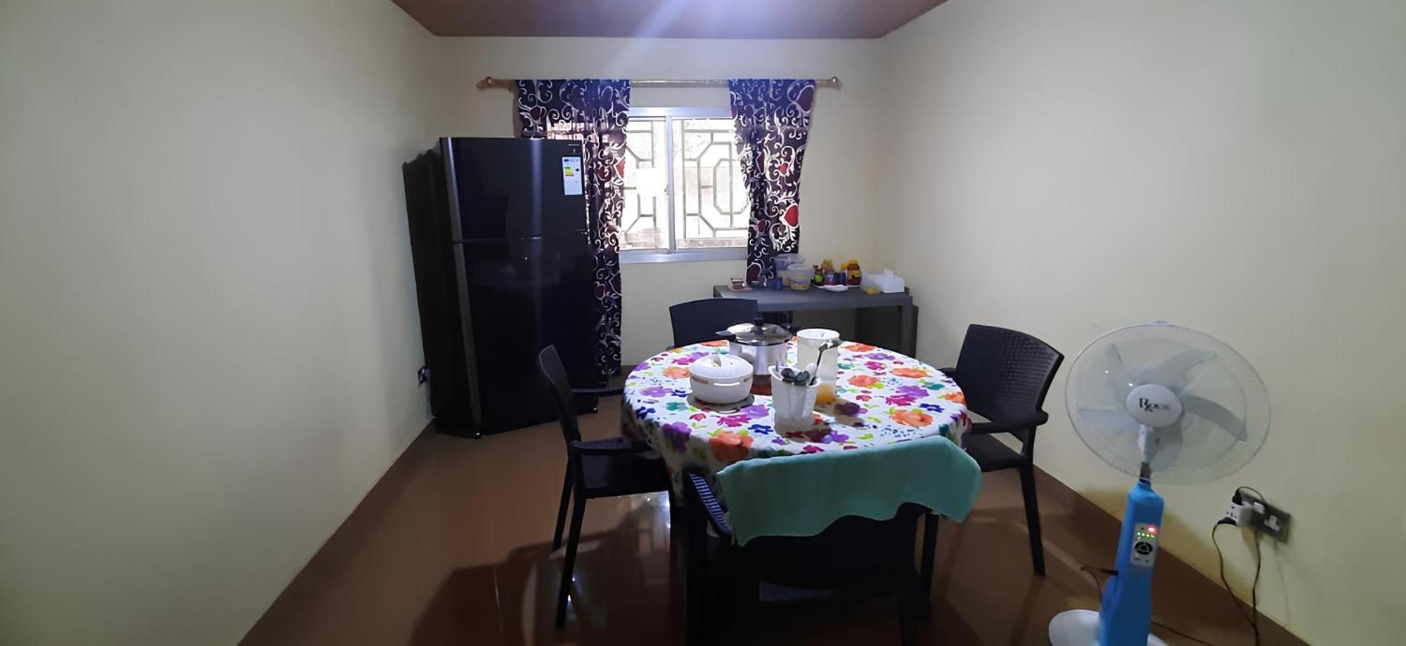 Yogi Home Stay Near Freetown Airport מראה חיצוני תמונה